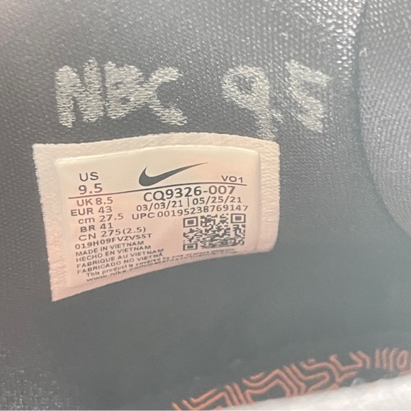 Nike Kyrie 7 in mint condition- size 9.5 - Picture 7 of 7